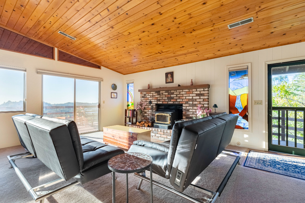 The cabin features a 2-story wrap-around deck with breathtaking views and starry nights.